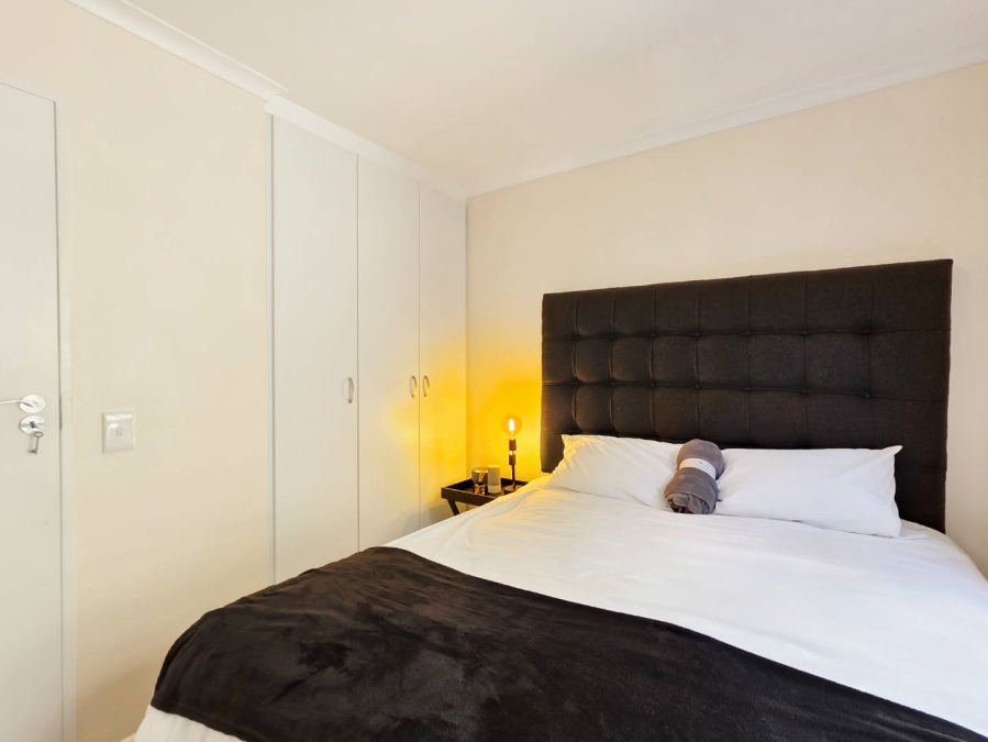 2 Bedroom Property for Sale in Vredehoek Western Cape